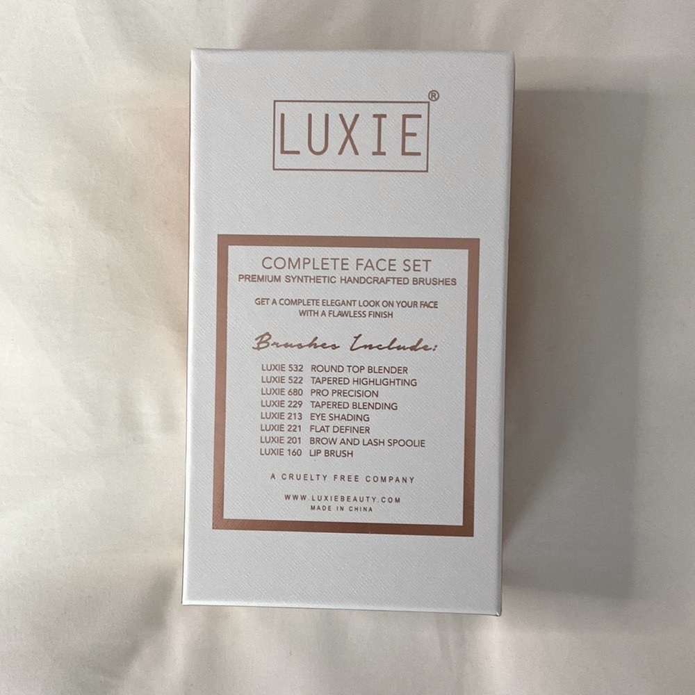 Luxie Complete Face Brush Set - Picture 2 of 2